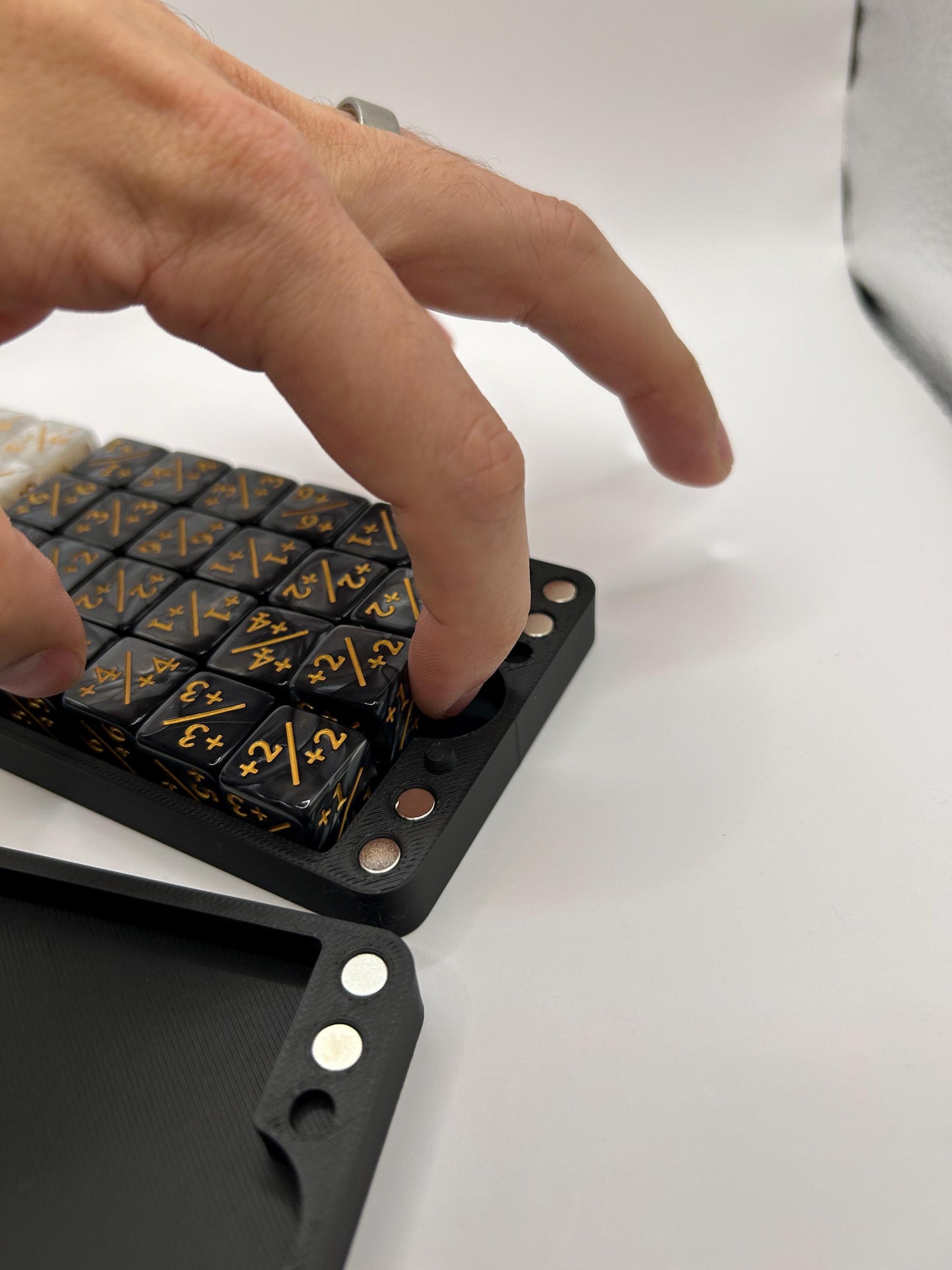 Flat 16mm Dice Box